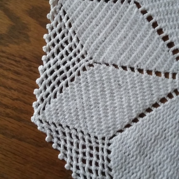 Vintage hand crocheted doily.  Approx 10 inches. - Picture 6 of 8